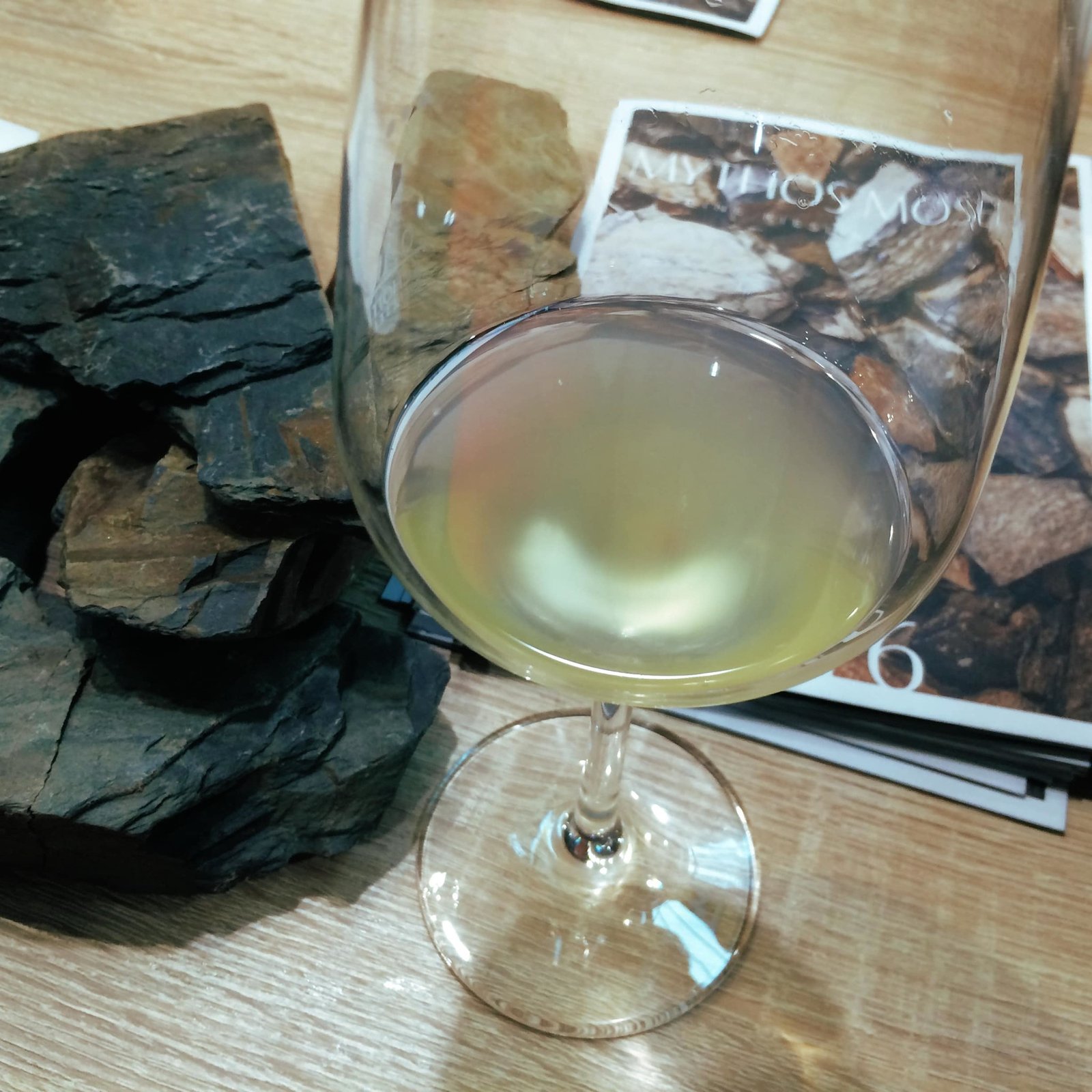 © Pandora's Bottle (2016) Matthias maakt ook een kleine oplage deze is ook bij ons te koop de Meierer Riesling WTF.